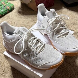 BNWT Women’s Adidas Ligra 6 White and Gray Athletic Shoes size 10.5
